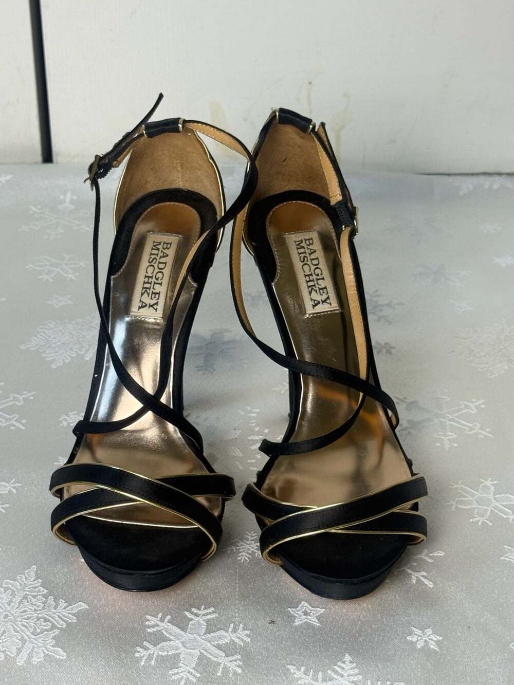 Badgley Mischka Black Gold Strappy Platform Heels Women’s 7.5M Satin Y2K Glam